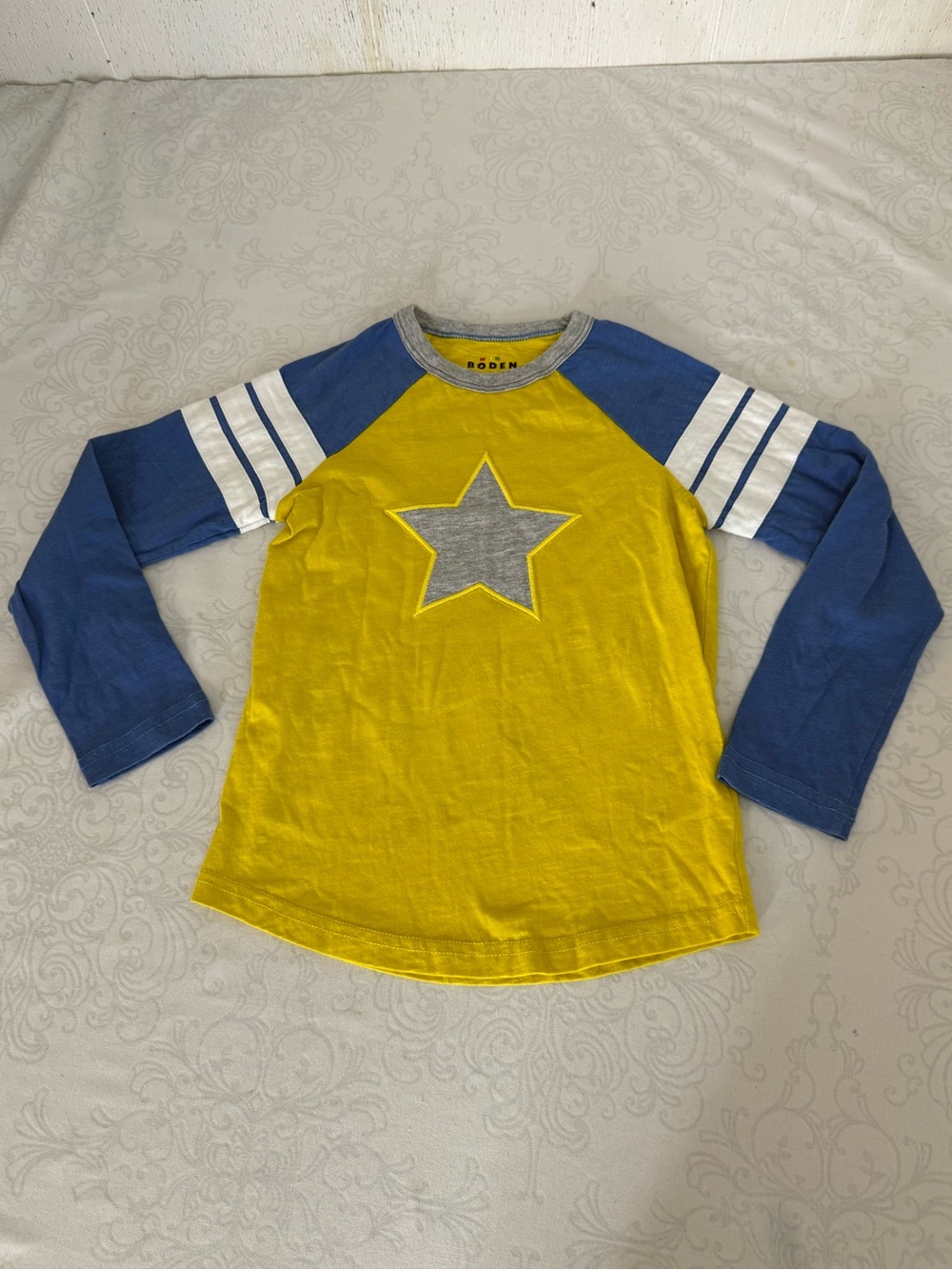 Mini Boden Colorblock Raglan Long Sleeve Shirt with Center Star Size 5-6Y